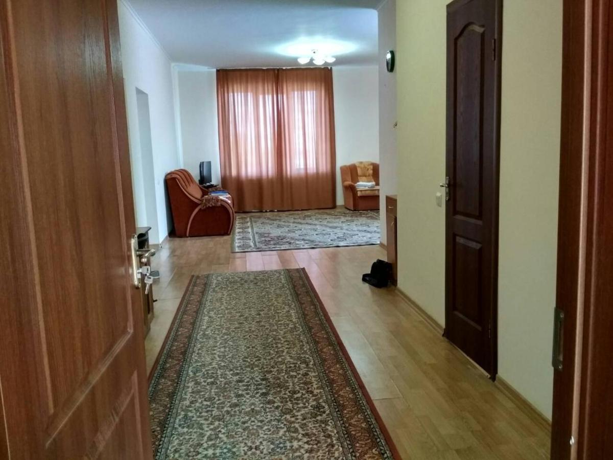 Apartments Domovik Просторная Квартира С Видом На Горы Mukacheve Bagian luar foto